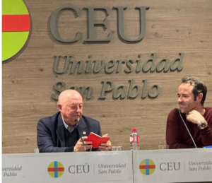 Jaime Rocha y Javier Chicote en un momento de la presentación de MIsiles para la ETA