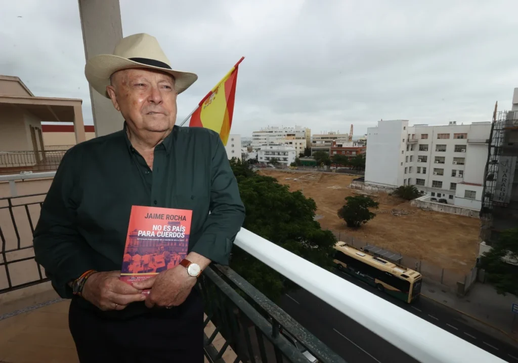 Jaime Rocha antes de presentar Mísiles para la ETA